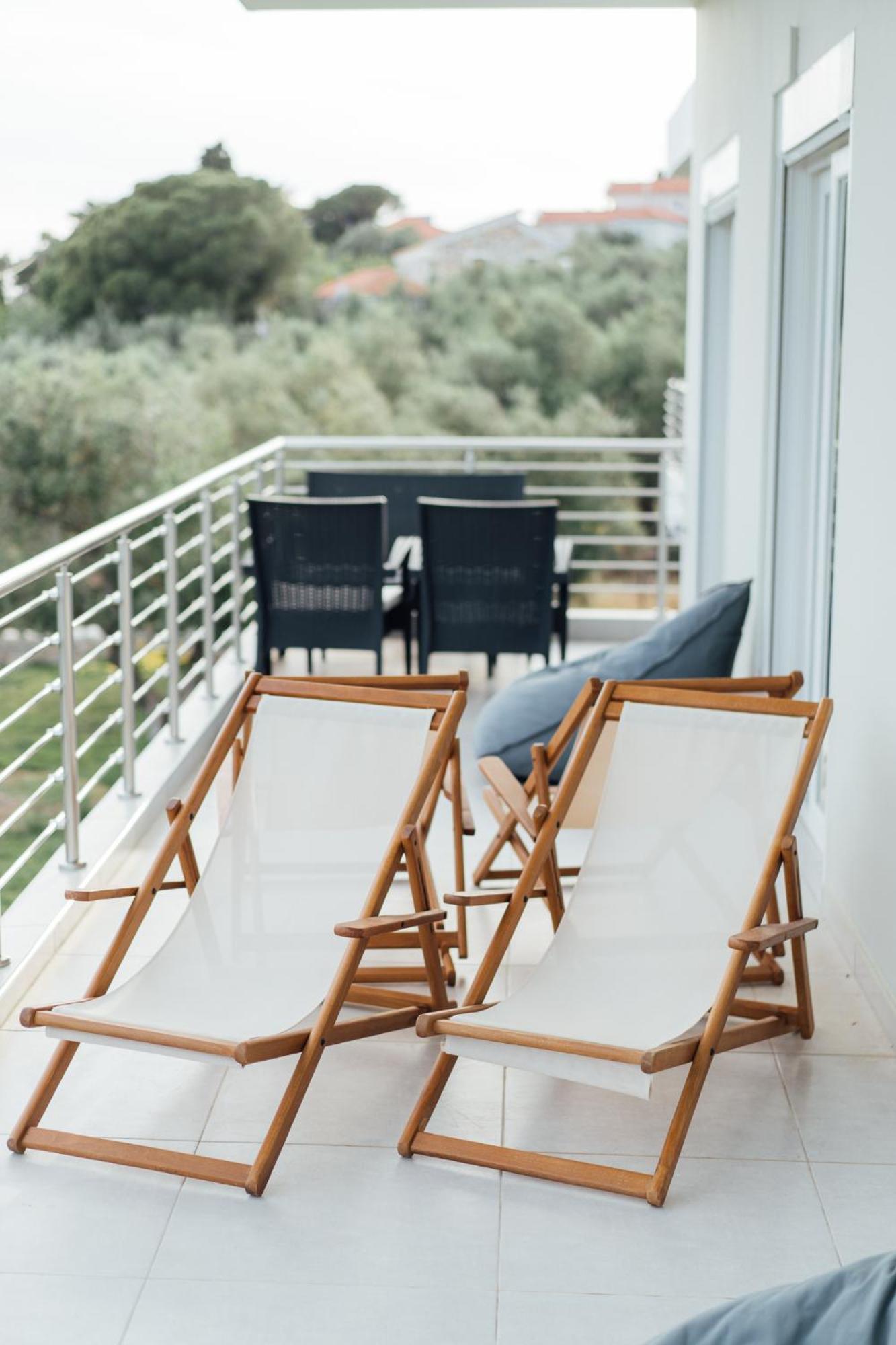 Blue Waves Luxury Suites By The Sea Plomari Exterior photo
