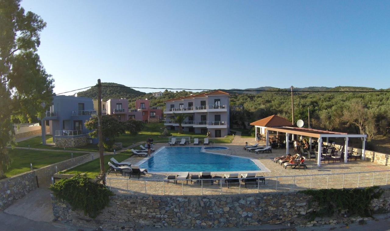 Blue Waves Luxury Suites By The Sea Plomari Exterior photo